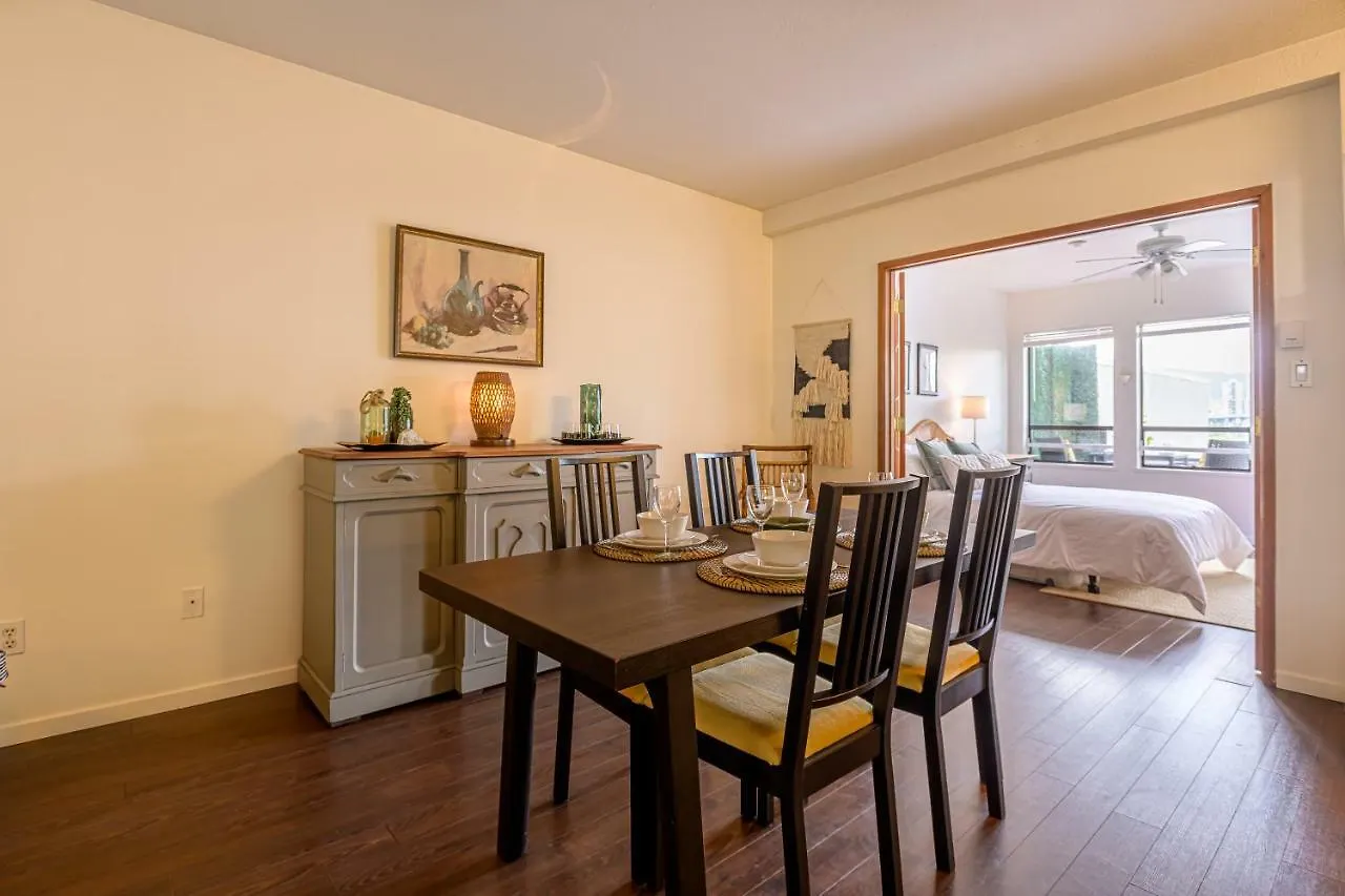 Charming 1 Bdrm View Suite Vancouver Apartment