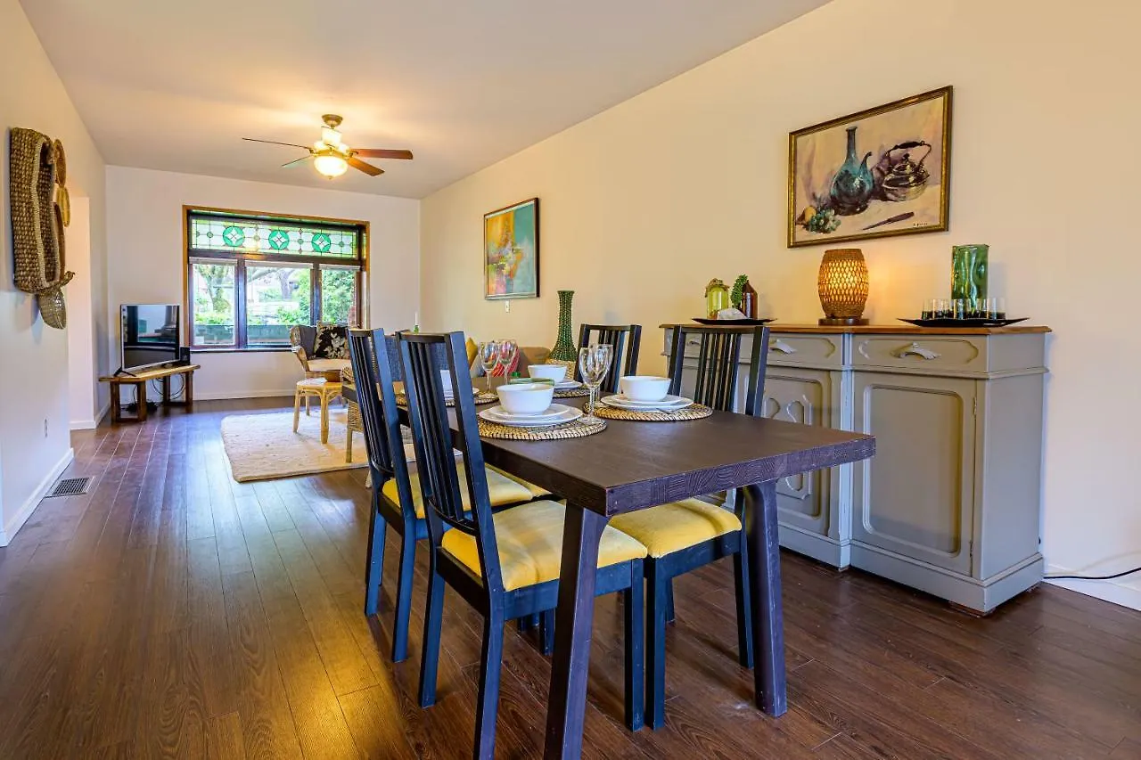 Charming 1 Bdrm View Suite Vancouver Apartment